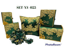 Cargar imagen en el visor de la galería, Quinceañera Set #25, 5 custom pieces in Spanish (Mis Quince Años) kneeling Pillow, Tiara Pillow, Photo Album, Guest Book, Spanish Bible